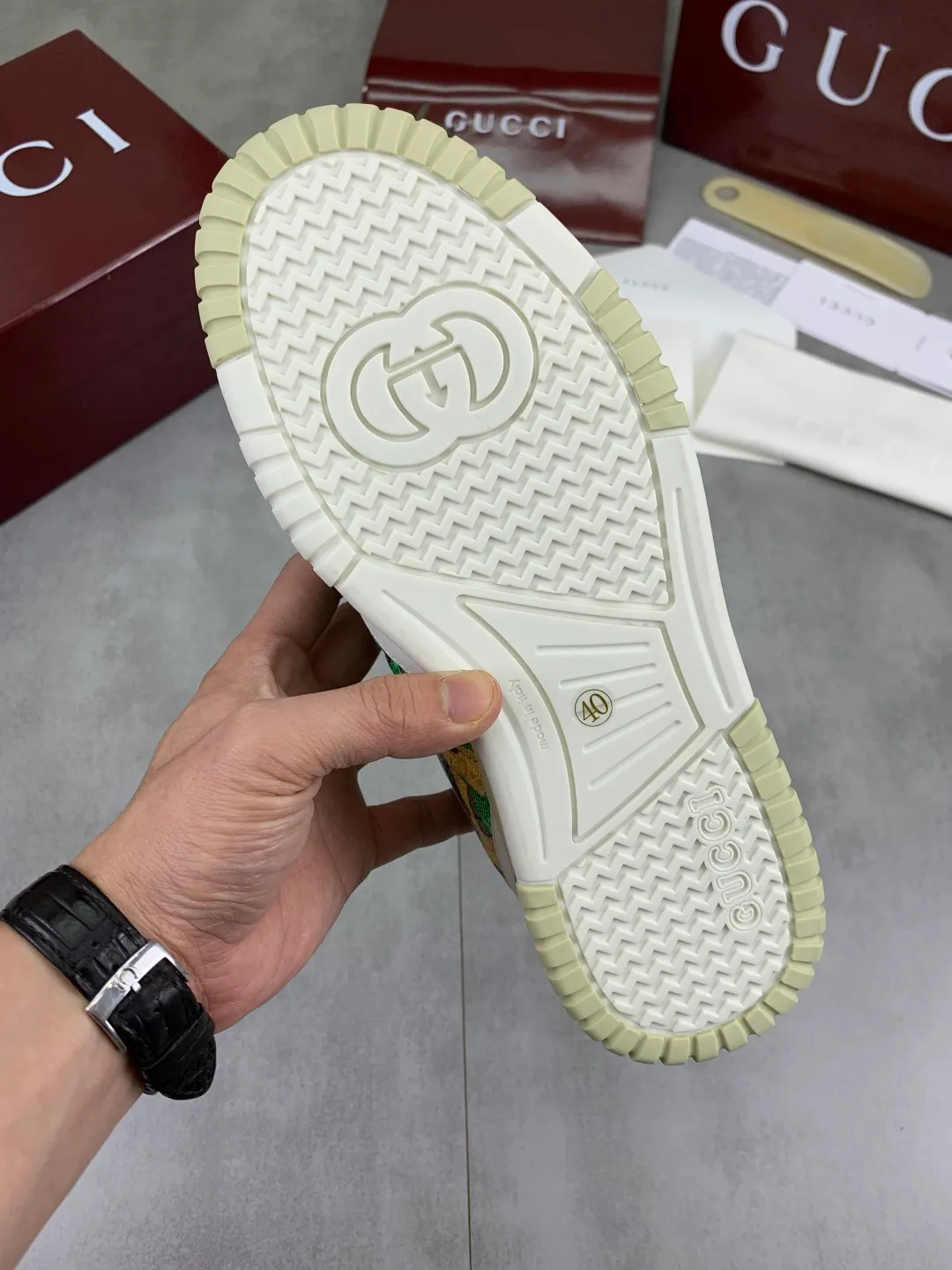 Men's shoes 💰P542 New Gucci autumn and winter low-end catwalk casual sneakers, top version! Oil edge craftsmanship. New model for early spring, creating a perfect style, cool and sassy, ​​c-position fashionable wear, classic shoe style with retro and futuristic feel, showing exquisite texture! Open mold to customize high-density outsole. Comes fully packaged. Size: 40-45 Fabric: Imported calfskin punching Lining: Imported original towel lining